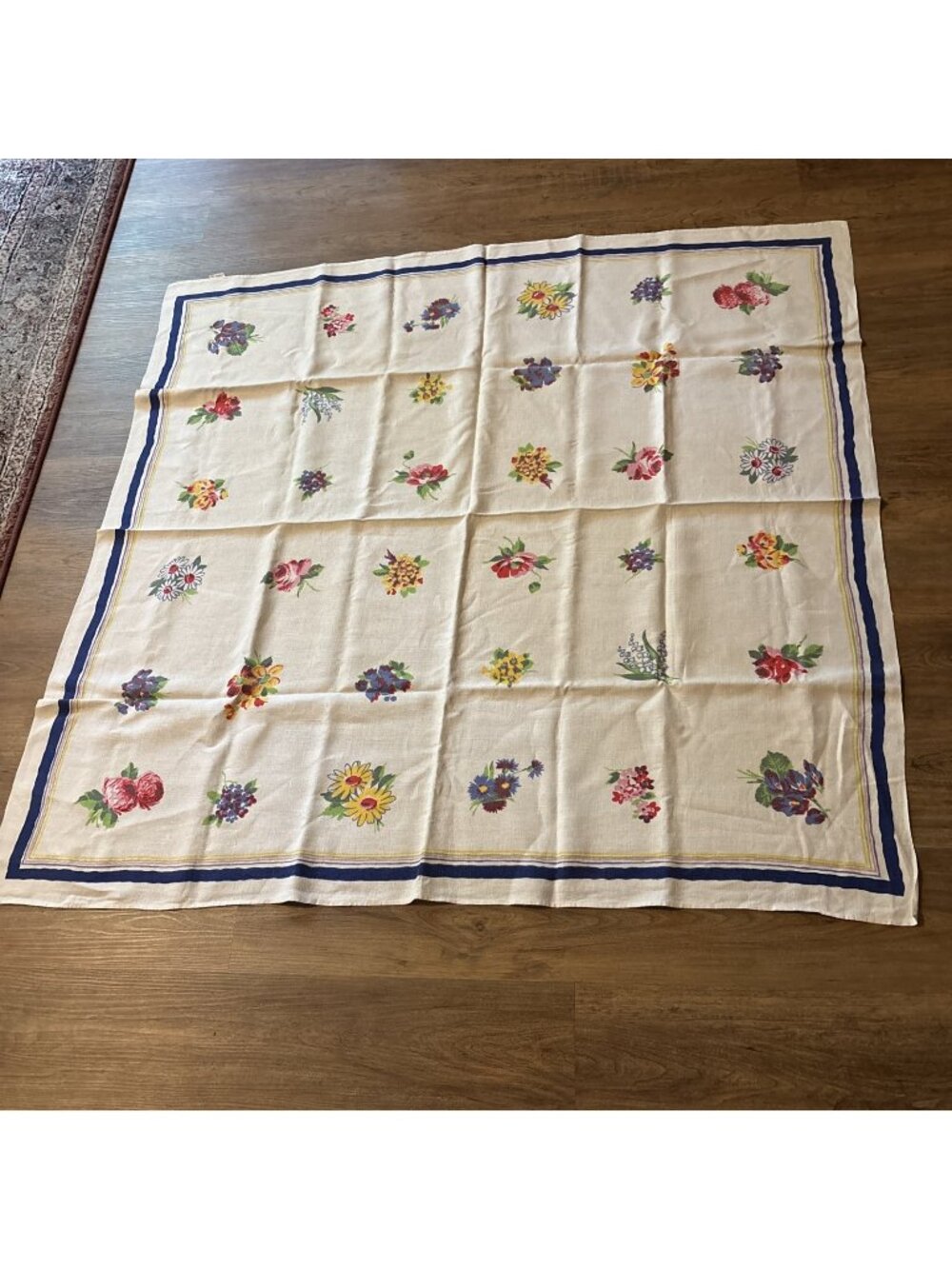 Vintage Pride Of Flanders Floral Linen Tablecloth 52 X 52